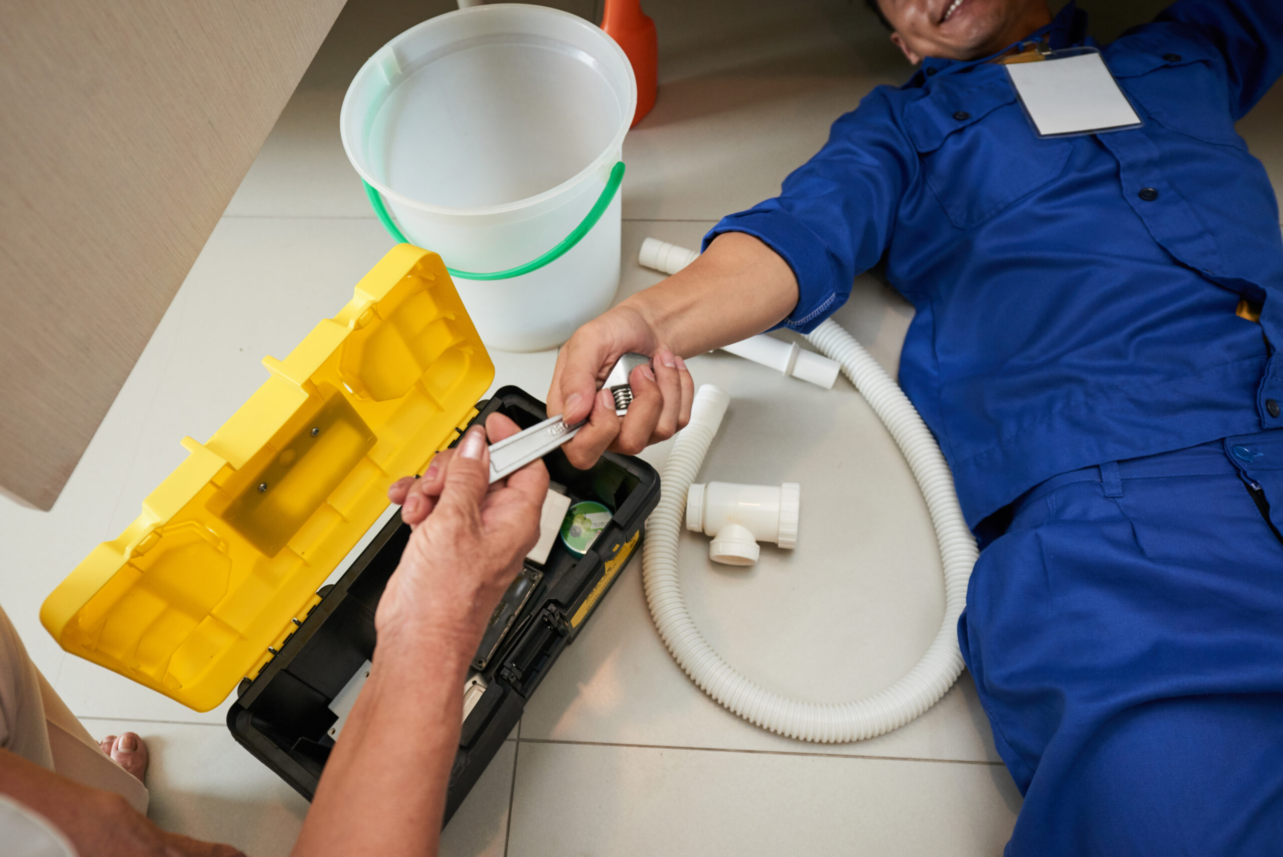 Checking the toilet tank for a hidden leak using the dye test method